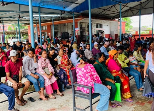 जिल्ला प्रशासन कार्यालय झापामा सेवा प्राप्तिका क्रममा धैर्यपूर्वक प्रतीक्षा गर्नुहुने सम्पूर्ण आदरणीय सेवाग्राहीज्यूहरूमा हार्दिक आभार व्यक्त गर्दछौँ।