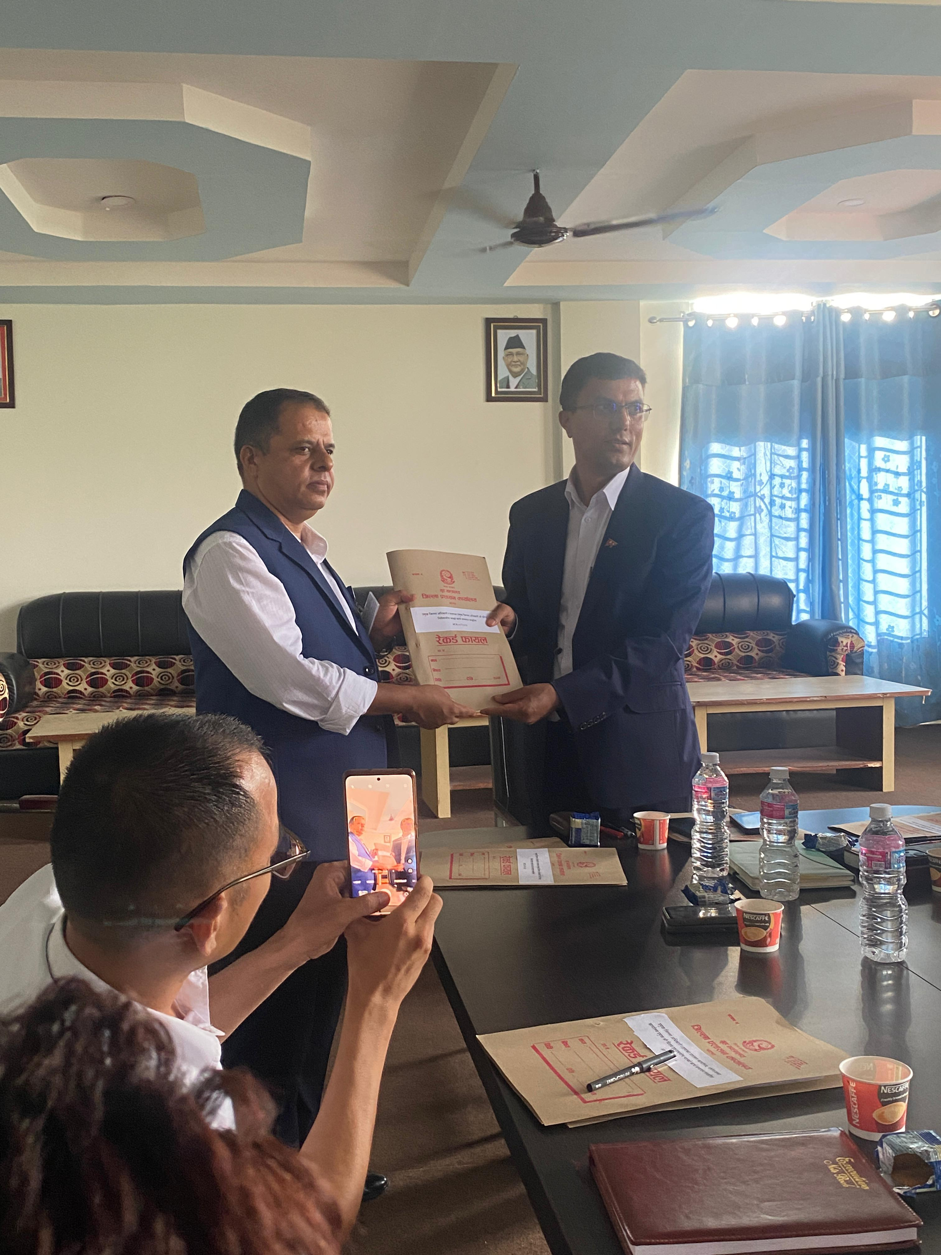 प्रमुख जिल्ला अधिकारीज्यूबाट आफ्नो कार्यालय र मातहतका कार्यालयमा कार्यरत कर्मचारीहरुसँग भएको कार्यसम्पादन सम्झौताको झलक